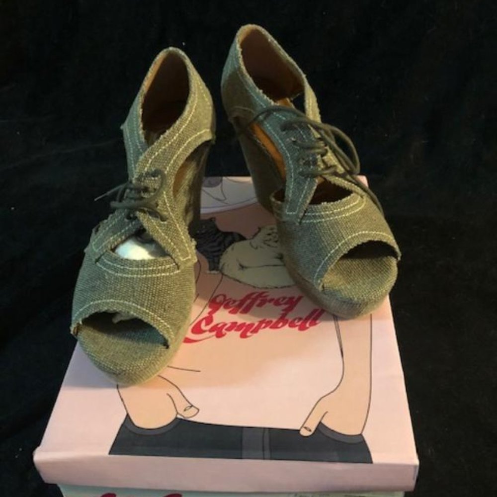 Jeffrey Campbell Khaki Wedge Size 7